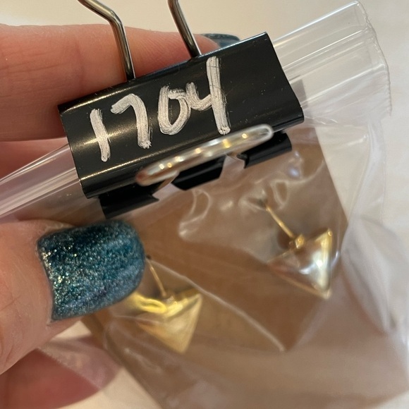 💐5/25 3 pair lot bundle Hawaiian flower dangle drop gold triangle simple - Picture 6 of 6